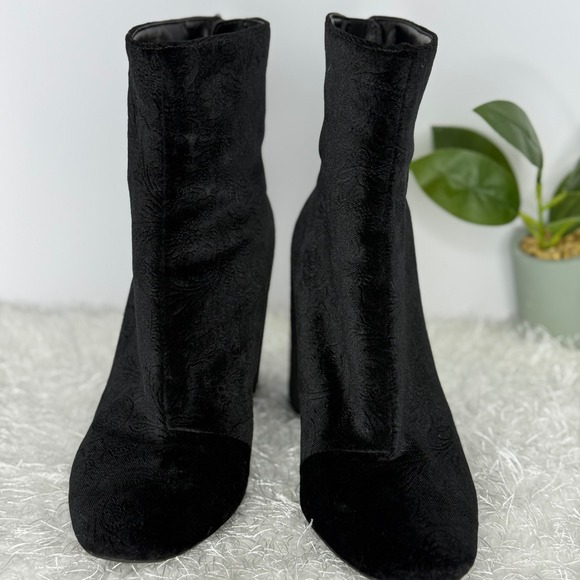 Jessica Simpson JP Aninada Black Velvet Embossed Heeled Ankle Boots 8.5 - Picture 3 of 9